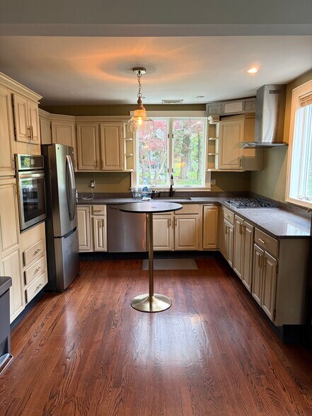 Building Photo - 35 2nd Ave