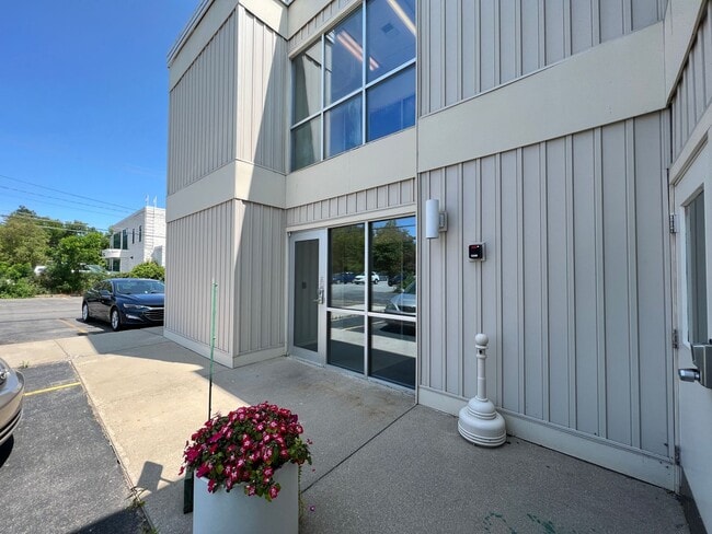 Building Photo - 124 Beech St