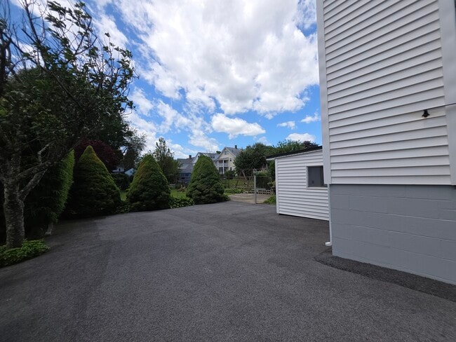 Building Photo - 97 White St