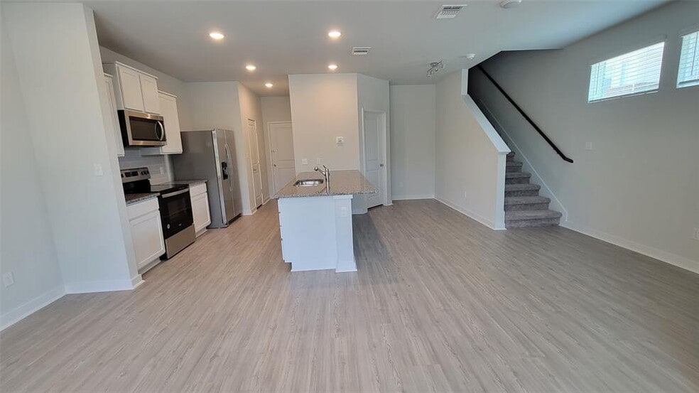 Building Photo - 605 W South St