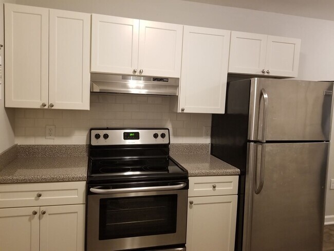 Building Photo - 5899 Lone Oak Dr SW