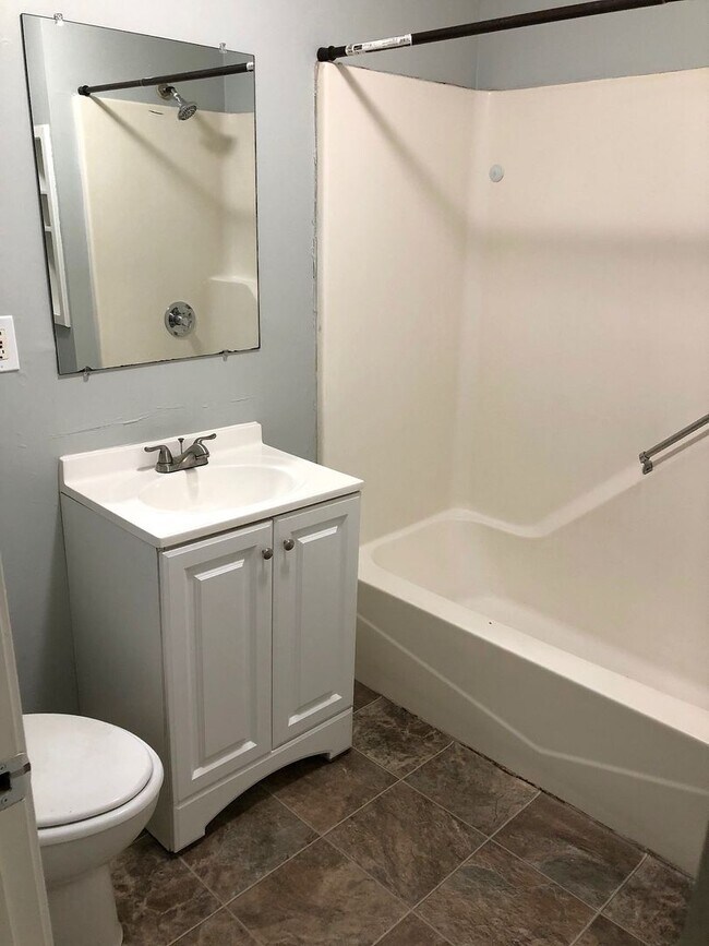 Building Photo - 818 Columbia Ave