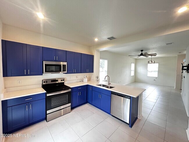 Primary Photo - 379 Annies Pl