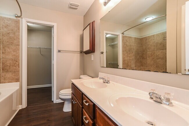 Building Photo - 3011 Saphire Ln