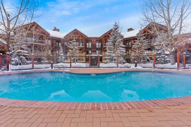 Building Photo - 2900 Blackhawk Ct