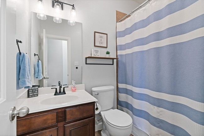 Building Photo - 8222 Groveland Hills Dr