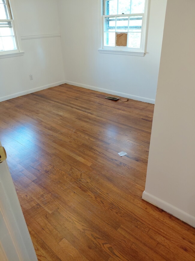 Building Photo - 117 Riverside Dr