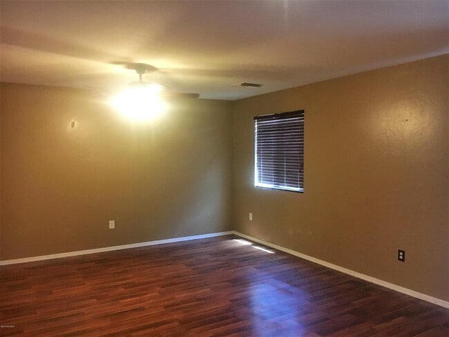 Building Photo - 5210 E Desert Straw Ln