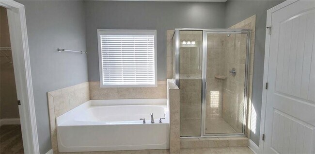 Building Photo - 4215 Hopewell Manor Dr