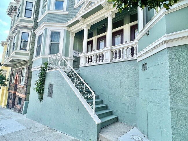 Building Photo - Spacious Studio in the heart of Pacific Heights!  Bonus room!  Laundry! PROGRESSIVE