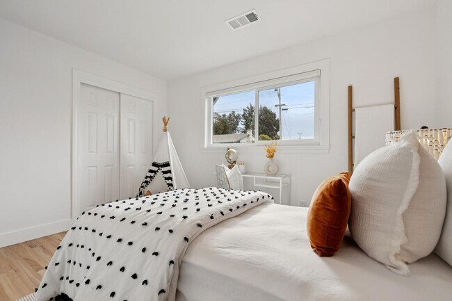 Building Photo - Updated Woodland Estates Home