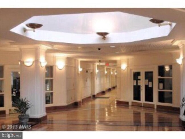 Building Photo - 205 Yoakum Pkwy