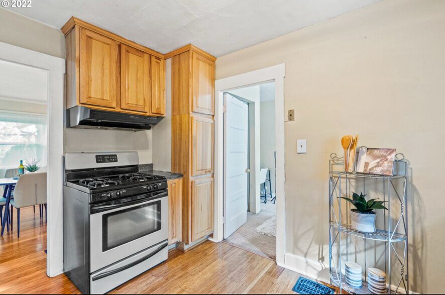 Building Photo - 5322 NE 11th Ave