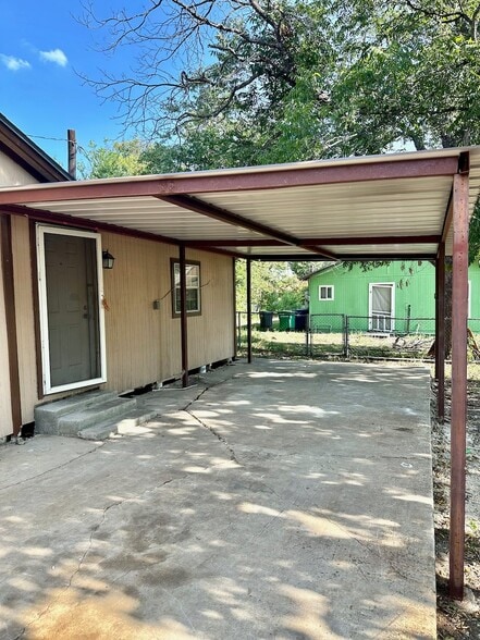 Building Photo - 122 Collins Ct