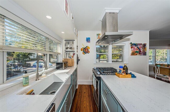 Building Photo - 1009 8th St N