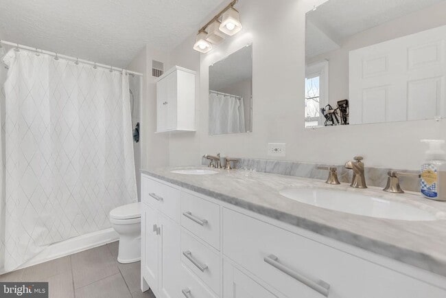 Building Photo - 8271 Raindrop Way