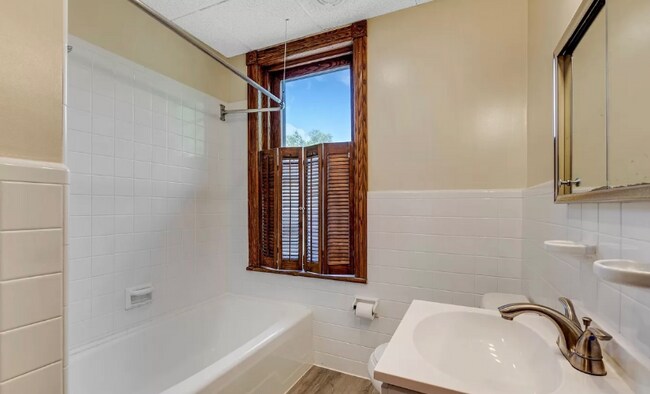 Building Photo - 108 High St