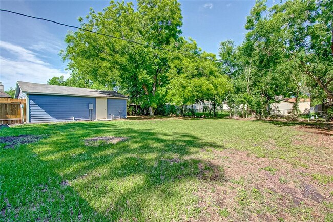 Building Photo - 213 Newman Rd