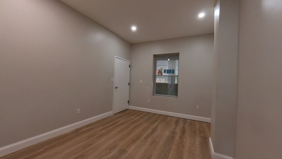 Living room and front entrance - 4646 York Rd