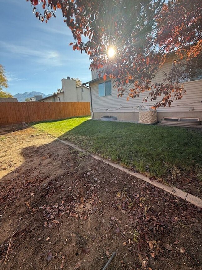 Building Photo - 537 E Acoma Rd