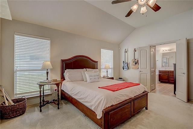 Building Photo - 5009 Holliday Dr