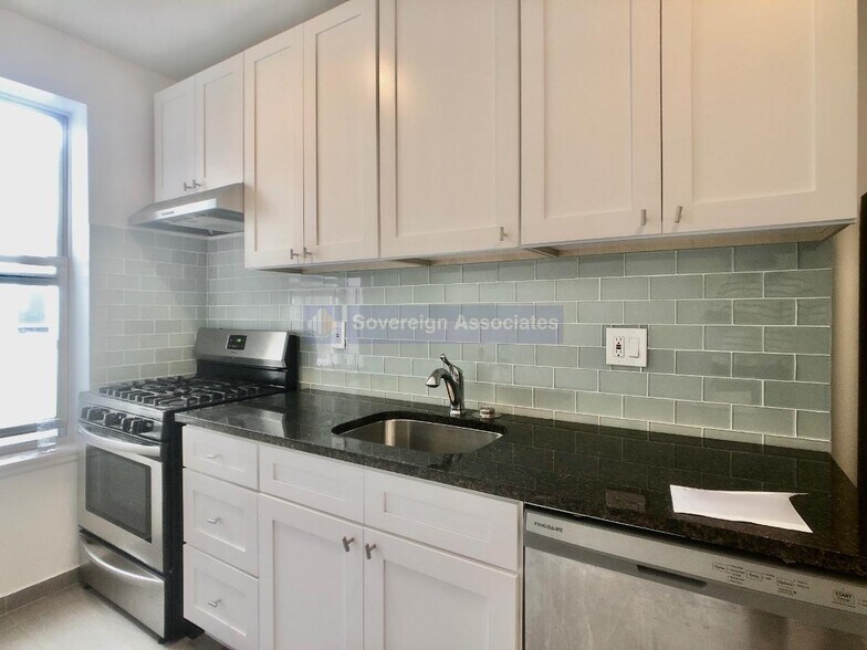 Building Photo - 175 Pinehurst Ave