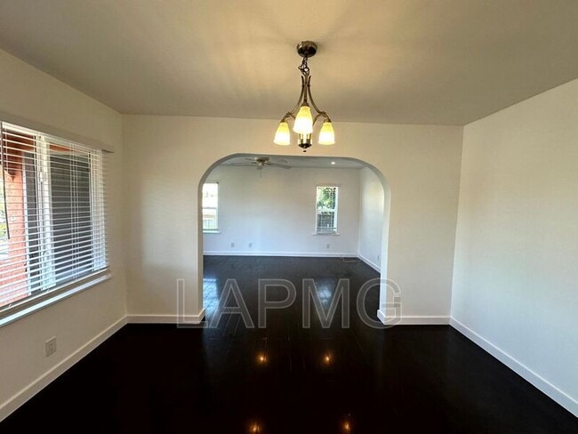 Building Photo - 5036 Ladd Ave