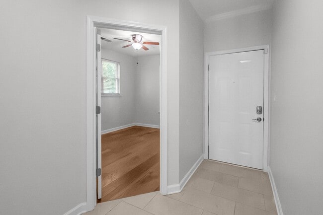 Building Photo - Waterfront Living at Its Finest - Beautifully Remodeled 3BR/2BA, 1st Floor, End Unit Condo on Lak...