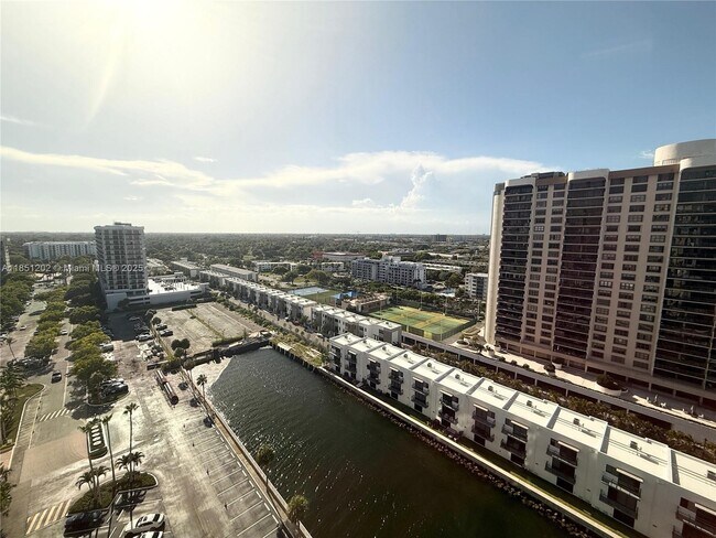 Building Photo - 11111 Biscayne Blvd