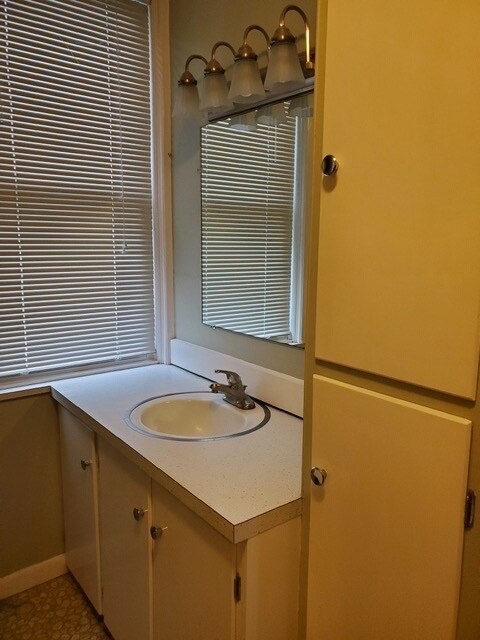 Building Photo - 32 Loomis St