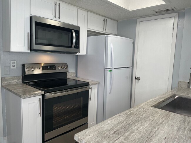 Building Photo - Briarpark Village