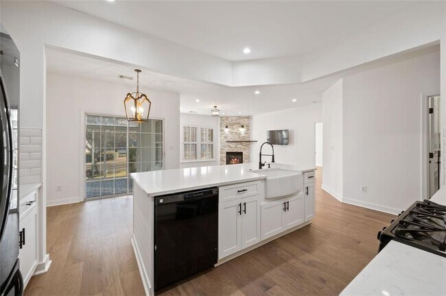 Building Photo - 4090 Prince Charles Dr