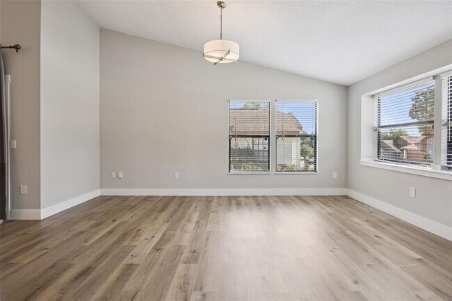 Building Photo - 7301 Spring Villas Cir