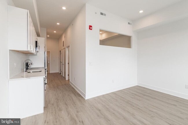 Building Photo - 1622 Point Breeze Ave