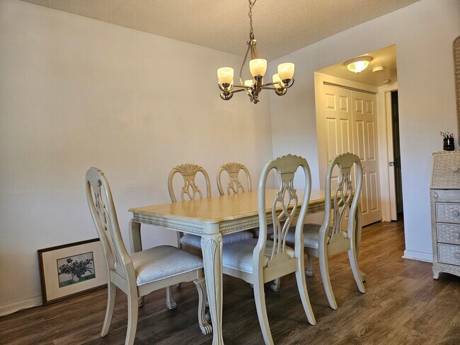 Building Photo - 118 Tilford F