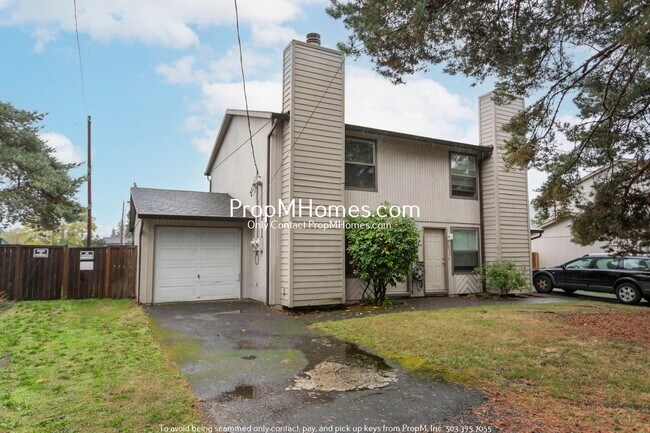 Building Photo - Refreshed Two Bedroom Townhome in Montavilla!