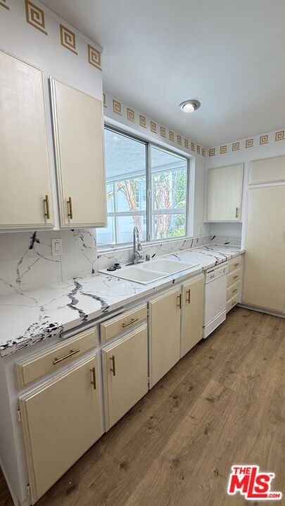 Building Photo - 14144 Dickens St