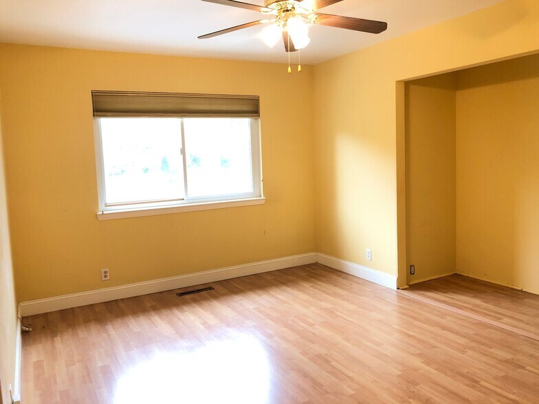 Building Photo - 251 Silverado Ct