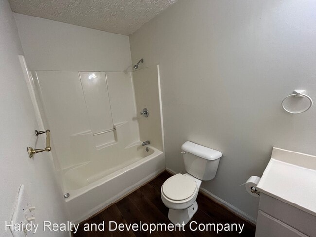 Building Photo - 3 br, 2 bath House - 110 Oakwood Street