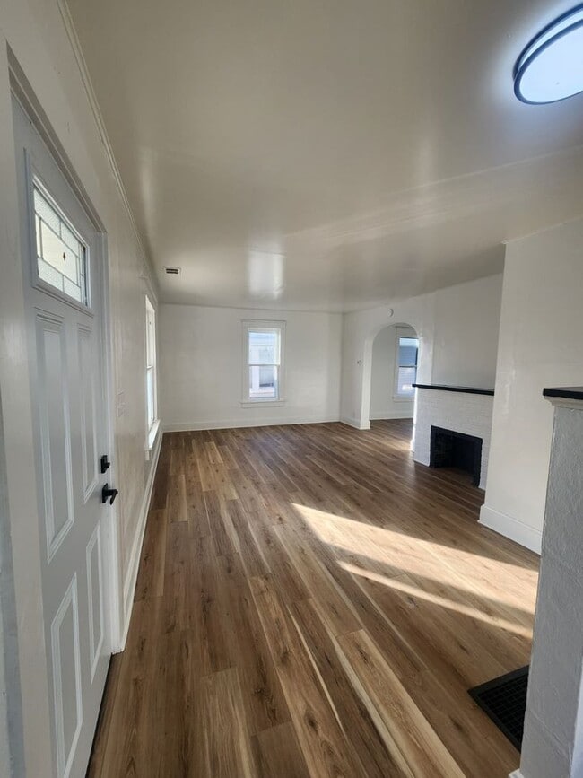 Building Photo - 426 Hazel Ave