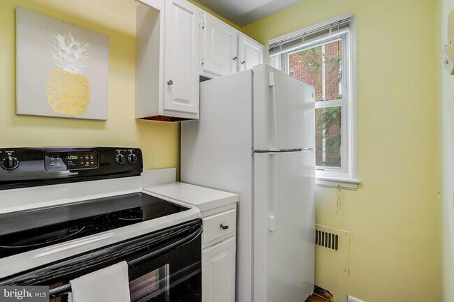 Building Photo - 4004 Beecher St NW