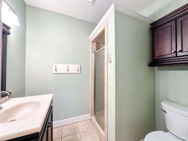 Building Photo - 2614 32nd St