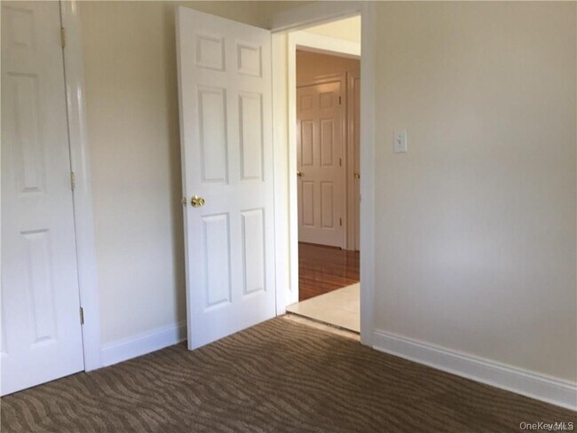 Building Photo - 107 Kensington Rd