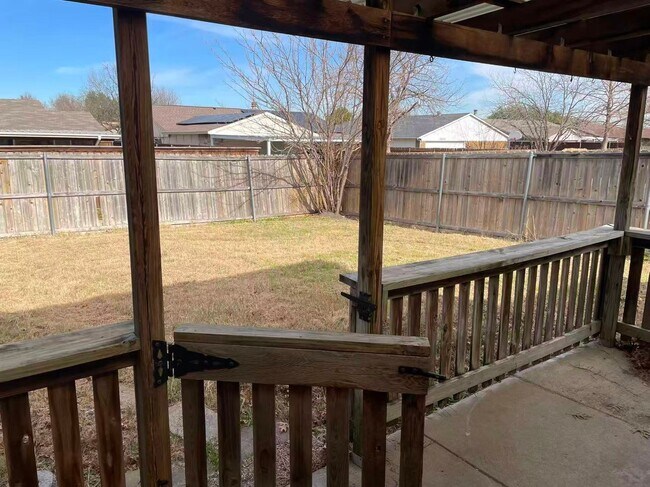 Building Photo - Beautiful 4 Bedroom For Rent!