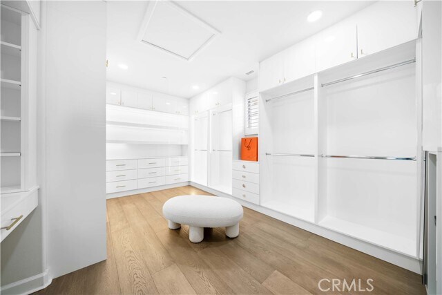 Building Photo - 26 Lowland