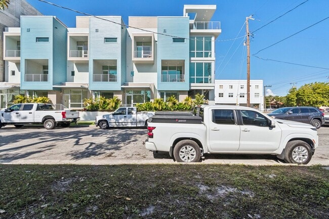 Building Photo - 1343 4th St