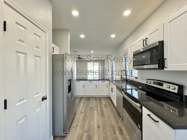 Building Photo - 13536 W Canyon Creek Dr