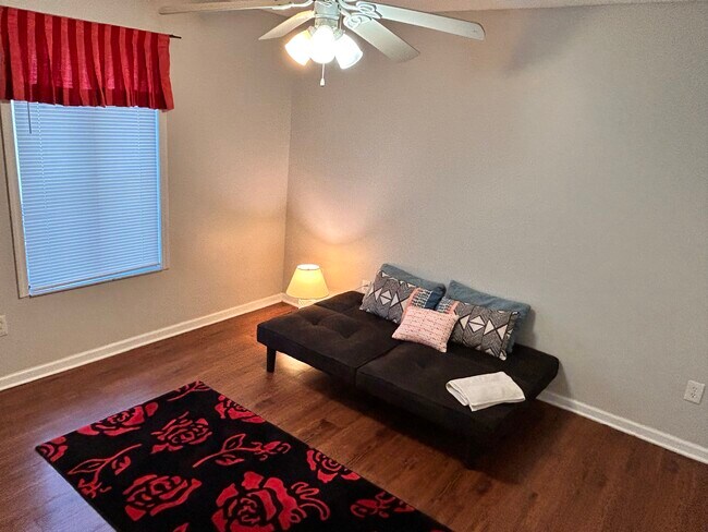 Building Photo - 4294 Tanglewilde Dr S