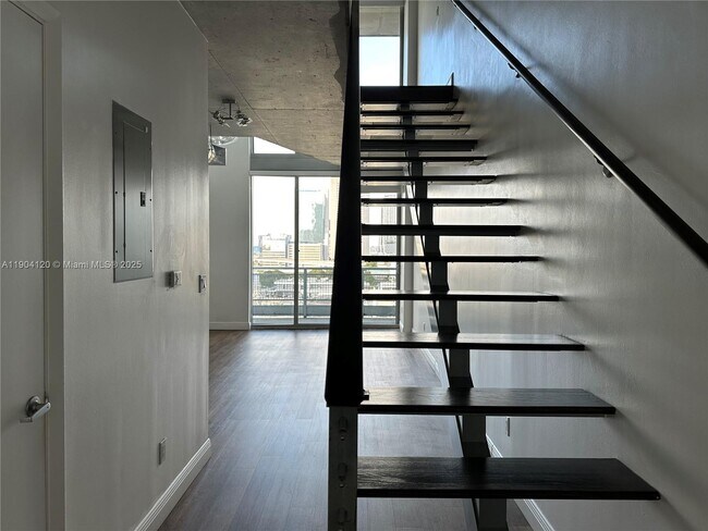 Building Photo - 690 SW 1st Ct