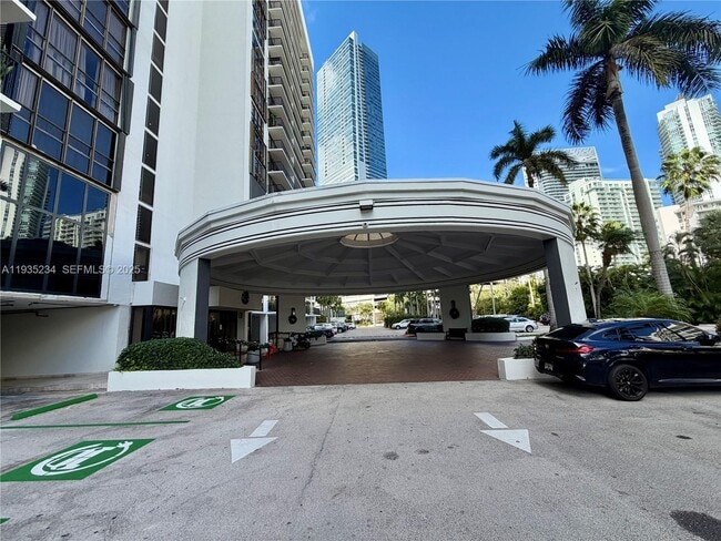 Building Photo - 1450 Brickell Bay Dr